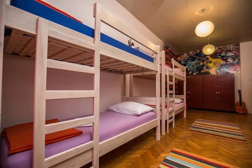 Crazy House Hostel Pula 0*,  Kroatien