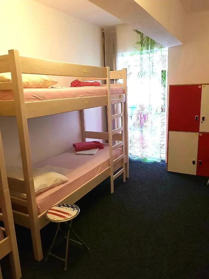 Crazy House Hostel Pula 0*,