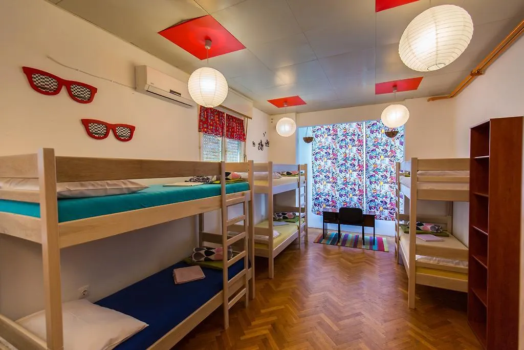 Crazy House Hostel Pula 0*,